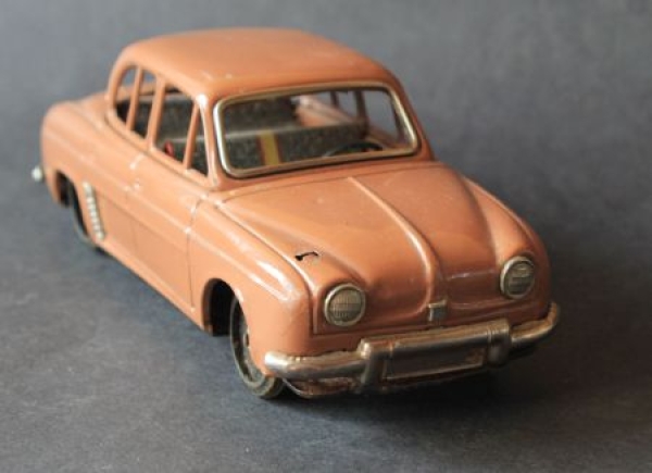 Bandai Renault Dauphine 1960 Tinmodel with Frictiondrive (7811)